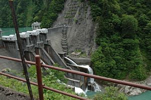 黒部峡谷鉄道