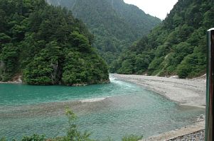 黒部峡谷鉄道